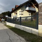 Décor Stab Aluzaun mit Fussplatte wurde in Eitweg  von Zaunteam Kärnten-Ost, Bodensdorf im Jahr 2026 erstellt.