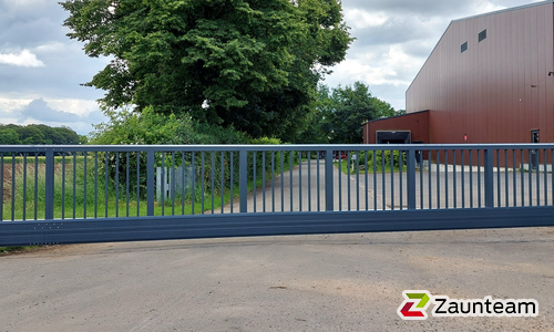 Schiebetor Aluminium wurde in Wesel von Zaunteam Hohe Mark, Hamminkeln im Jahr 2024 erstellt.
