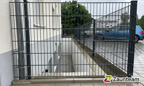 Doppelstabmatten schwer verzinkt mit Pfosten 40x60 verzinkt mit Abdeckleisten einbetoniert wurde in Riedlingen von Zaunteam Oberschwaben, Obermarchtal im Jahr 2025 erstellt.