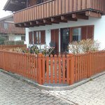 Classic Aluzaun RAL Standardfarbe / Aluminiumpfosten vierkant RAL Standardfarbe einbetoniert wurde in Rankweil von Zaunteam Vorarlberg, Dornbirn im Jahr 2025 erstellt.