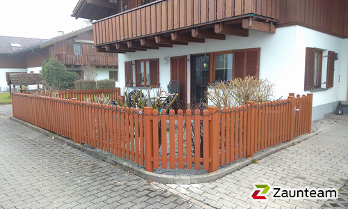 Classic Aluzaun RAL Standardfarbe / Aluminiumpfosten vierkant RAL Standardfarbe einbetoniert wurde in Rankweil von Zaunteam Vorarlberg, Dornbirn im Jahr 2025 erstellt.