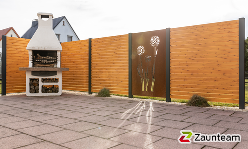Alu Varioprofil Rhombus 80, Aluminiumpfosten vierkant 85 x 85 mm einbetoniert wurde in Meuselwitz von Zaunteam Ostthüringen, Meuselwitz im Jahr 2022 erstellt.