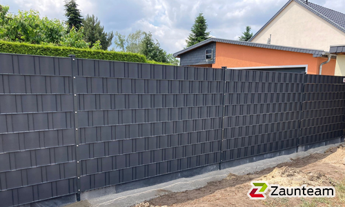 Flechtfix Vario Sichtschutz RAL Standardfarben wurde in Loburg von Zaunteam Fläming, Coswig im Jahr 2023 erstellt.