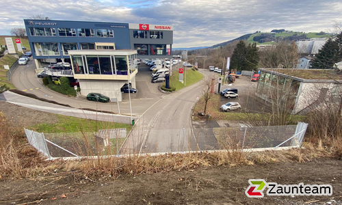 Diagonalgeflecht verzinkt mit Rohrpfosten verzinkt mit Fussplatte (CH) wurde in St. Gallen von Zaunteam Appenzellerland, Wasserauen im Jahr 2025 erstellt.