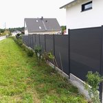 System WPC Sichtschutz, XL mit Alupfosten einbetoniert wurde in Pirna von Zaunteam Dresden-Süd, Dresden im Jahr 2026 erstellt.