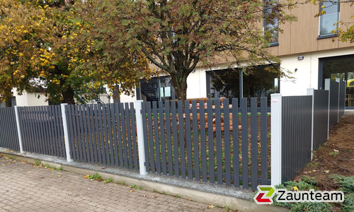 Classic Aluzaun aufgeschraubt wurde in LG Großbreitenbach von Zaunteam Thüringer Wald, Katzhütte im Jahr 2025 erstellt.