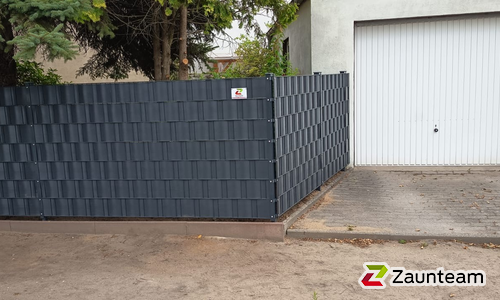 Flechtfix Vario Sichtschutz RAL Standardfarben wurde in Oranienbaum-Wörlitz von Zaunteam Fläming, Coswig im Jahr 2025 erstellt.