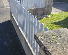 Classic Aluzaun RAL Standardfarbe / Aluminiumpfosten vierkant RAL Standardfarbe einbetoniert wurde in Confignon von Swissclôture Genève, Bellevue im Jahr 2026 erstellt.