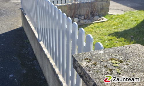 Classic Aluzaun RAL Standardfarbe / Aluminiumpfosten vierkant RAL Standardfarbe einbetoniert wurde in Confignon von Swissclôture Genève, Bellevue im Jahr 2026 erstellt.