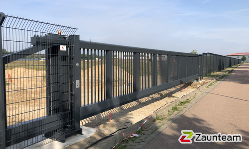Schiebetor Aluminium wurde in Oranienbaum-Wörlitz von Zaunteam Fläming, Coswig im Jahr 2021 erstellt.