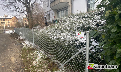 Diagonalgeflecht verzinkt mit Rohrpfosten verzinkt einbetoniert wurde in St. Gallen von Zaunteam Appenzellerland, Wasserauen im Jahr 2025 erstellt.