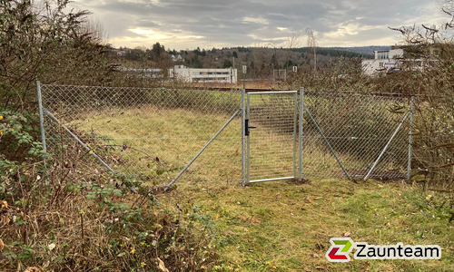 Diagonalgeflecht verzinkt mit Rohrpfosten verzinkt einbetoniert wurde in Pforzheim von Zaunteam Pforzheim, Neuhausen im Jahr 2026 erstellt.