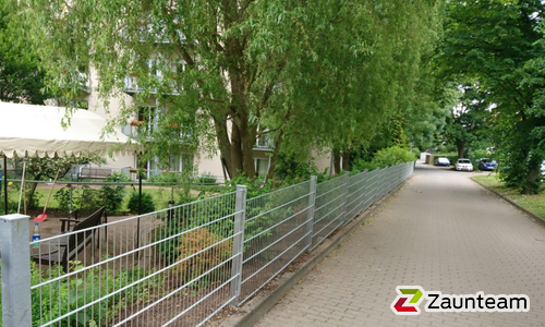 Doppelstabmatten schwer verzinkt mit Pfosten 40x60 verzinkt mit Abdeckleisten einbetoniert wurde in Lübbecke von Zaunteam Kischkel, Lübbecke im Jahr 2020 erstellt.