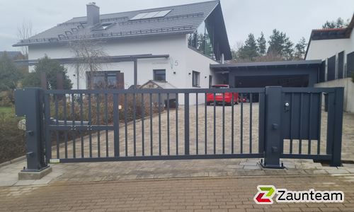 Fluegeltor Metall wurde in Stetten ob Rottweil  von Zaunteam Lkr. Rottweil, Dietingen-Rotenzimmern im Jahr 2025 erstellt.