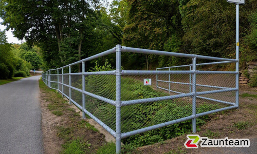 Rohrzaun verzinkt einbetoniert wurde in Eichenbühl von Zaunteam Westfranken, Eichenbühl im Jahr 2026 erstellt.