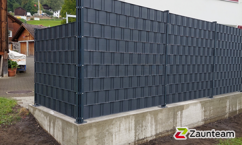 Flechtfix Vario Sichtschutz RAL Standardfarben wurde in Sax von Zaunteam Werdenberg, Werdenberg im Jahr 2023 erstellt.