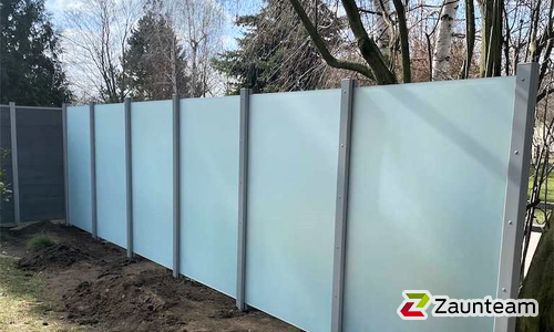 Glas Sichtschutz wurde in Brehna von Zaunteam Leipzig, Leipzig im Jahr 2021 erstellt.
