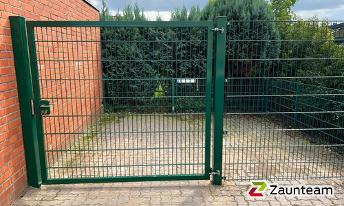 Doppelstabmattentor 1-flüglig wurde in Garbsen von Zaunteam Schaumburger Land, Stadthagen im Jahr 2024 erstellt.