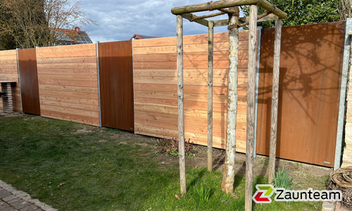 Holz Sichtschutz wurde in Küssaberg von Zaunteam Granacher, Lauchringen im Jahr 2026 erstellt.