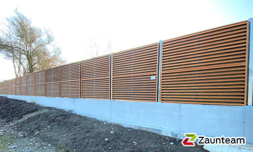 Schallschutzzaun Noistop Wood wurde in Ummendorf von Zaunteam Oberschwaben, Obermarchtal im Jahr 2022 erstellt.