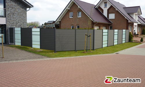 WPC Sichtschutz, grau / Alupfosten Metallgrau wurde in Werlte von Zaunteam Emsland, Rastdorf im Jahr 2015 erstellt.