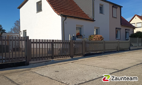 Classic Aluzaun RAL Standardfarbe / Aluminiumpfosten vierkant RAL Standardfarbe einbetoniert wurde in Muldestausee von Zaunteam Fläming, Coswig im Jahr 2026 erstellt.