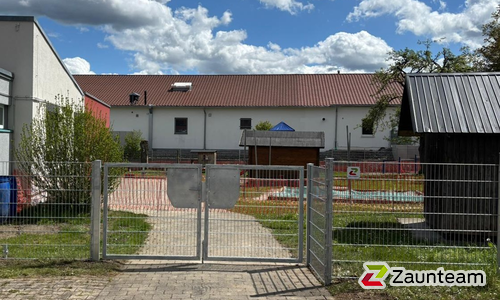 Doppelstabmattentor 2-flüglig wurde in Ostrach von Zaunteam Obere Donau-Bodensee, Sauldorf-Krumbach im Jahr 2026 erstellt.
