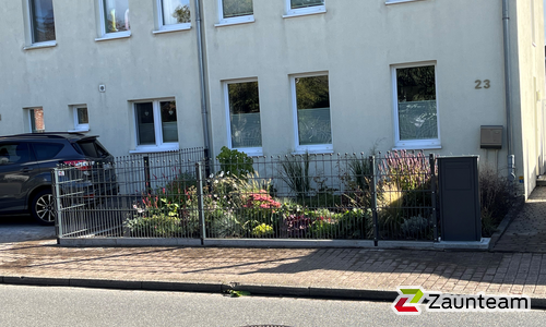 Deko-Doppelstabmattenzaun wurde in Stockelsdorf von Zaunteam Südostholstein, Högersdorf im Jahr 2026 erstellt.
