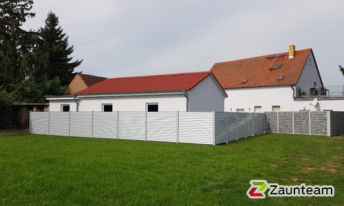 Aluminium Sichtschutz wurde in Schkeuditz von Zaunteam Leipzig, Leipzig im Jahr 2023 erstellt.