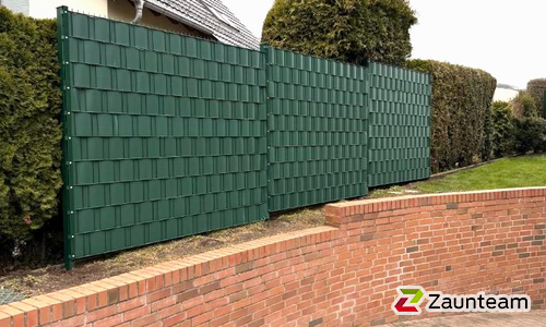 Flechtfix Vario Sichtschutz RAL Standardfarben wurde in Sennewitz von Zaunteam Halle, Halle im Jahr 2026 erstellt.