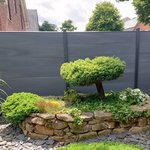 BPC Sichtschutz Svalheim Aluminiumpfosten 70 x 70 mm einbetoniert wurde in Bochold von Zaunteam Hohe Mark, Hamminkeln im Jahr 2025 erstellt.
