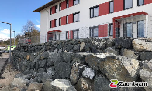 Doppelstabmatten schwer verzinkt mit Pfosten 40x60 verzinkt mit Abdeckleisten einbetoniert wurde in Immenstadt von Zaunteam Allgäu, Bad Hindelang - Unterjoch im Jahr 2019 erstellt.