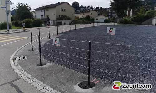 Drahtseilzaun mit Rohrpfosten anthrazit metallic wurde in Oberuzwil von Zaunteam Appenzellerland, Wasserauen im Jahr 2021 erstellt.