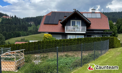 Diagonalgeflecht anthrazit mit Rohrpfosten anthrazit einbetoniert wurde in Diex von Zaunteam Kärnten-Ost, Bodensdorf im Jahr 2022 erstellt.