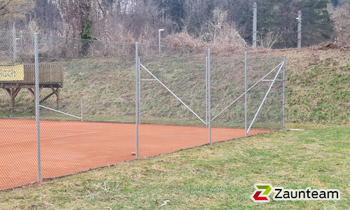 Ballfang Diagonal verzinkt / Rohrpfosten verzinkt wurde in Villach von Zaunteam Kärnten-Mitte, Arnoldstein im Jahr 2023 erstellt.
