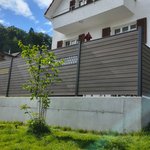 BPC Sichtschutz Eldrum Aluminiumpfosten 70 x 70 mm mit Fussplatte wurde in Niedergösgen von Zaunteam Aargau, Egliswil im Jahr 2026 erstellt.