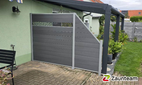 System WPC Sichtschutz, Platinum mit Alupfosten einbetoniert wurde in Halle von Zaunteam Halle, Halle im Jahr 2025 erstellt.