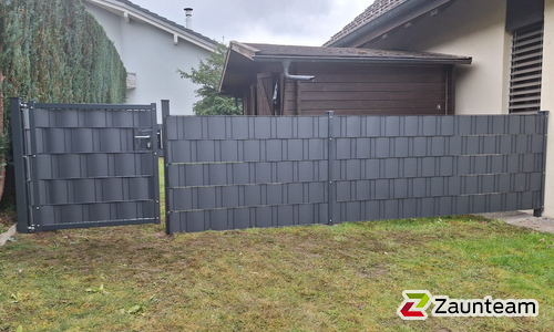 Flechtfix Vario Sichtschutz RAL Standardfarben wurde in Widen von Zaunteam Aargau, Egliswil im Jahr 2025 erstellt.