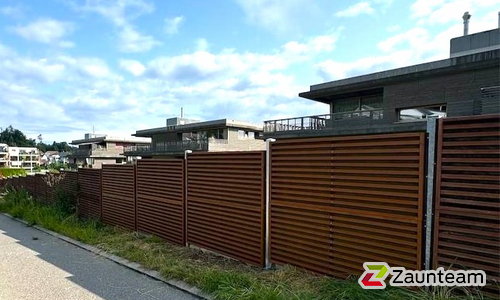 Schallschutzzaun Noistop Wood wurde in Maur von Zaunteam Zürich Oberland, Gutenswil im Jahr 2025 erstellt.