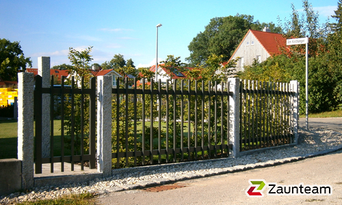 Palisaden Aluzaun einbetoniert wurde in Pürgen - Ummendorf von Zaunteam Ammersee, Hofstetten im Jahr 2023 erstellt.
