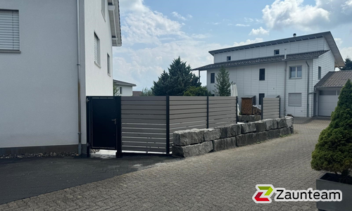 WPC Sichtschutz Diverse wurde in Hinwil von Zaunteam Zürich Oberland, Gutenswil im Jahr 2025 erstellt.