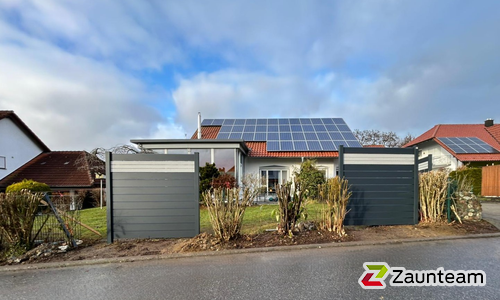 Alu Varioprofil Rhombus 80, Aluminiumpfosten vierkant 85 x 85 mm einbetoniert wurde in Allmannsweiler von Zaunteam Oberschwaben, Obermarchtal im Jahr 2025 erstellt.