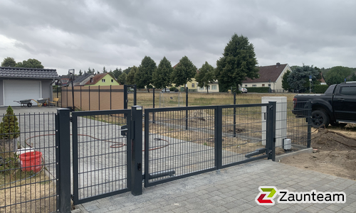 Doppelstabmattentor 2-flüglig wurde in Jatznick von Zaunteam Pasewalk, Pasewalk im Jahr 2026 erstellt.