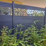 System WPC Sichtschutz, Neo Platinum mit Alupfosten einbetoniert wurde in Halle / Nietleben von Zaunteam Halle, Halle im Jahr 2026 erstellt.