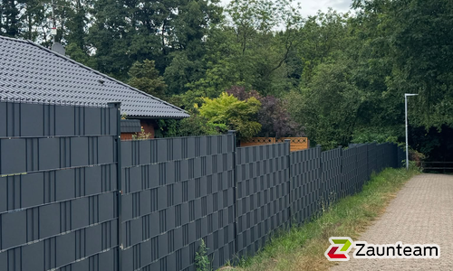 Flechtfix Vario Sichtschutz RAL Standardfarben wurde in Fredenbeck von Zaunteam Stade-Geestland, Horneburg im Jahr 2026 erstellt.