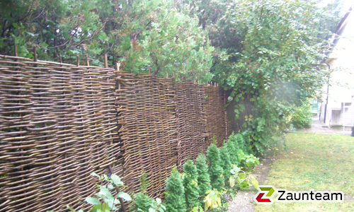 Weidenzaun wurde in Pressbaum von Zaunteam Wienerwald, Unter-Oberndorf im Jahr 2025 erstellt.