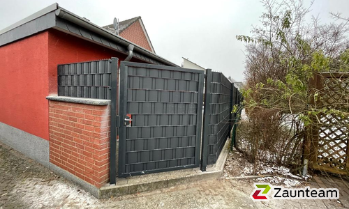Flechtfix Vario Sichtschutz RAL Standardfarben wurde in Wolfsburg von Zaunteam Südheide-Altmark, Hankensbüttel im Jahr 2023 erstellt.