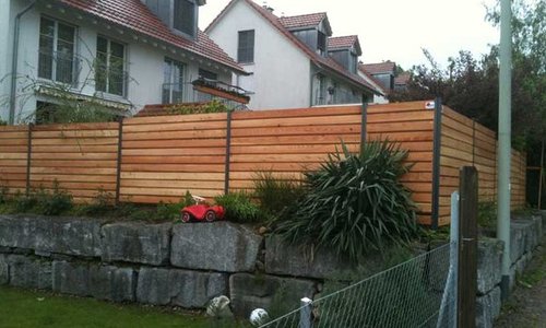 Holz Sichtschutz wurde in Gossau ZH von Zaunteam Zürich Oberland GmbH, Gutenswil erstellt.