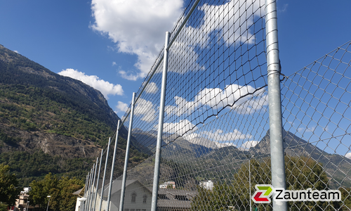 Ballfangnetz wurde in Glis von Zaunteam Wallis, Niedergesteln im Jahr 2020 erstellt.