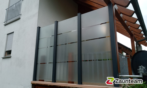 Glas Sichtschutz wurde in Riedlingen von Zaunteam Oberschwaben, Obermarchtal im Jahr 2021 erstellt.